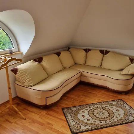 Jurta * Balatongyörök