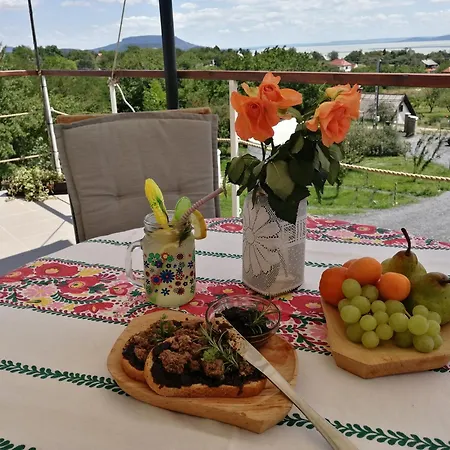 Jurta * Balatongyörök